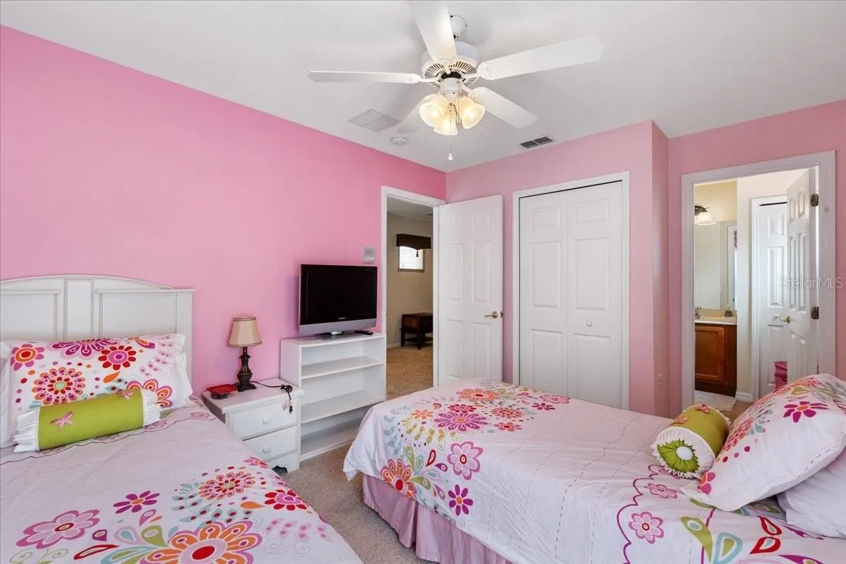 Slide show image of the Orlando Florida Home for Sale 26