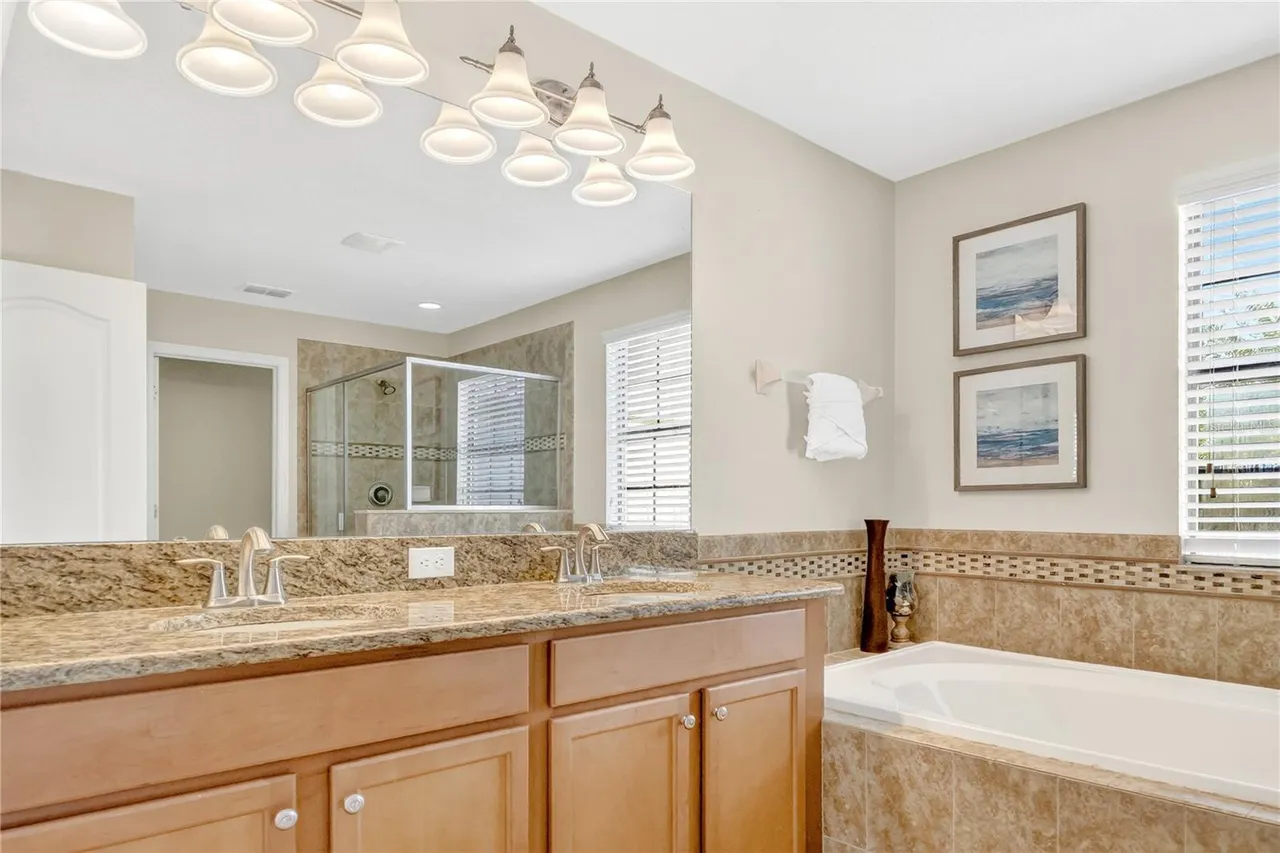 Slide show image of the Orlando Florida Home for Sale 21