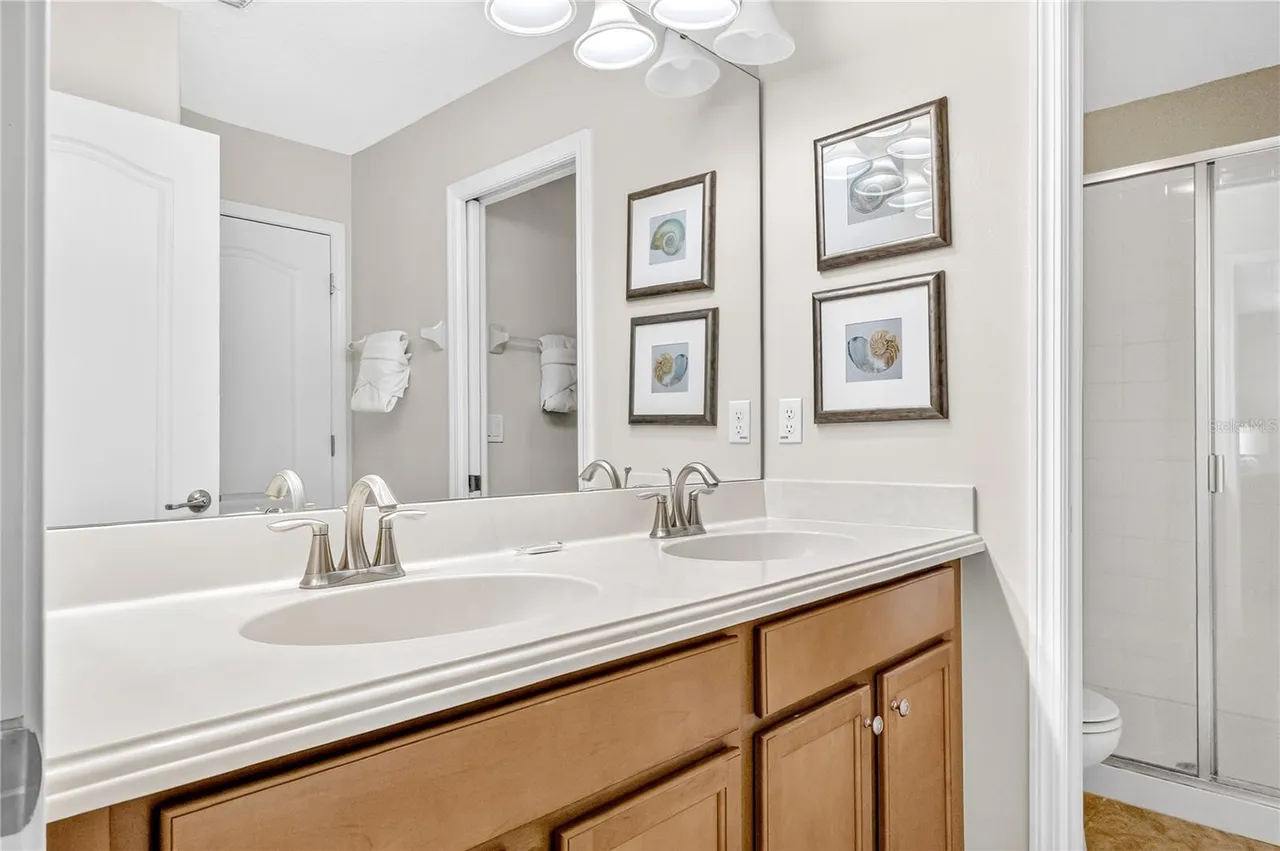 Slide show image of the Orlando Florida Home for Sale 26