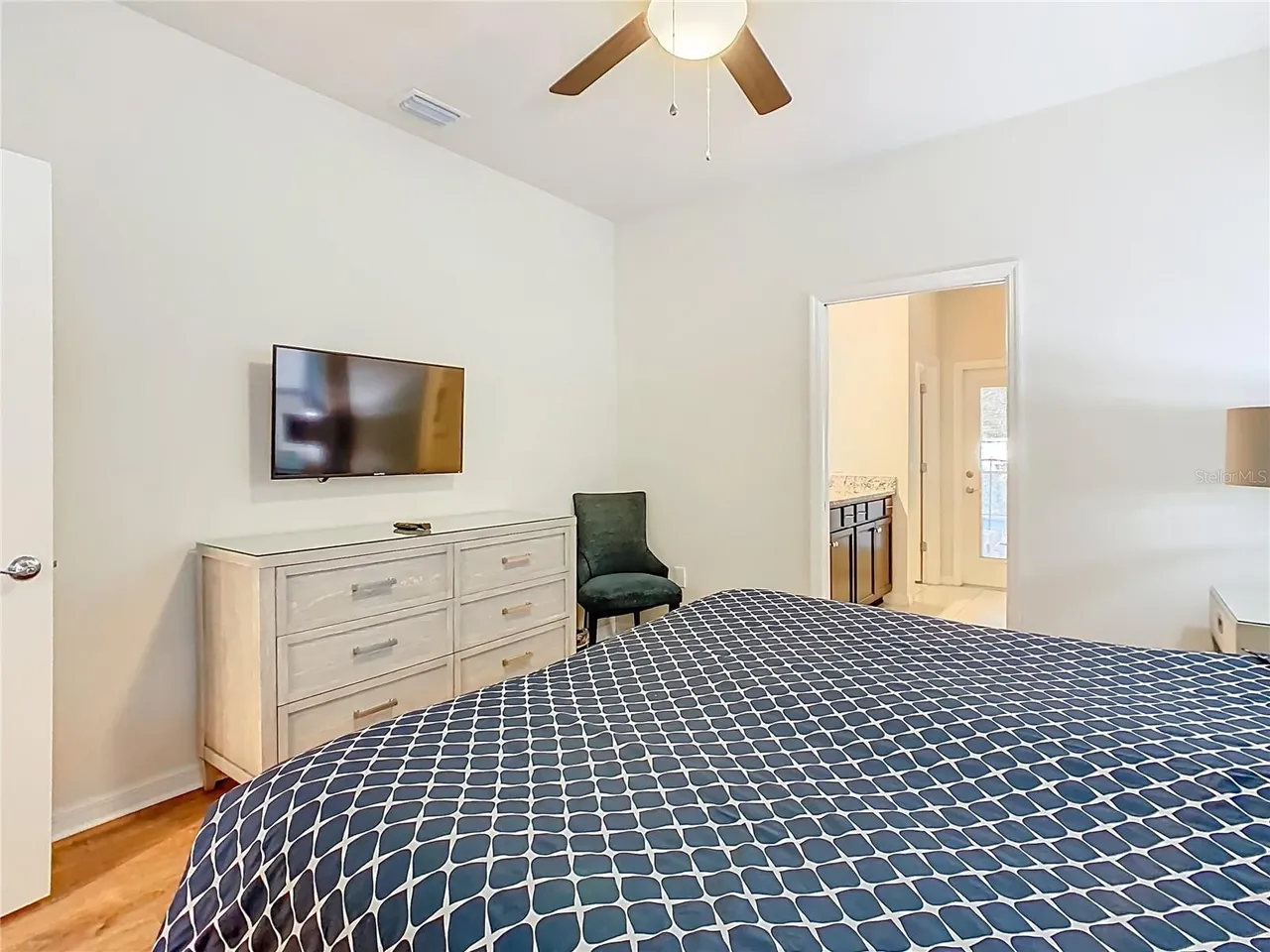 Slide show image of the Orlando Florida Home for Sale 42