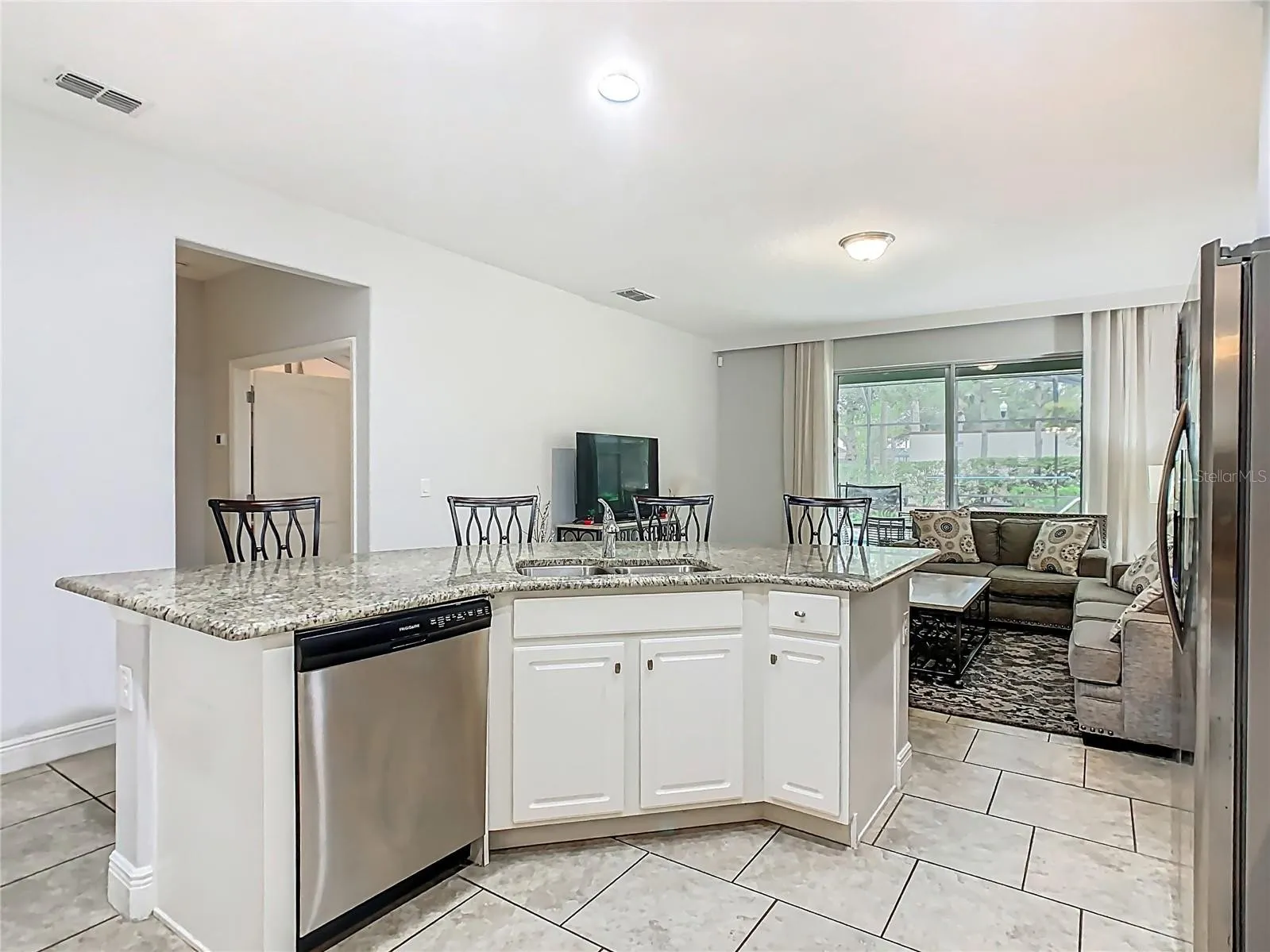 Slide show image of the Orlando Florida Home for Sale 09