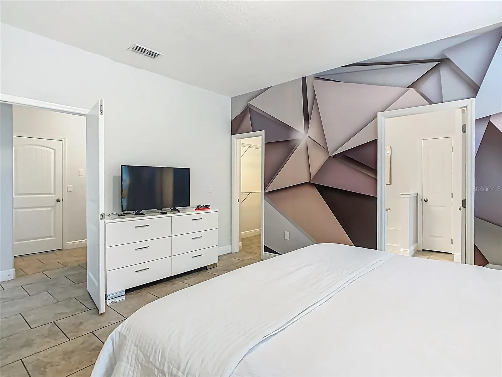 Slide show image of the Orlando Florida Home for Sale 21