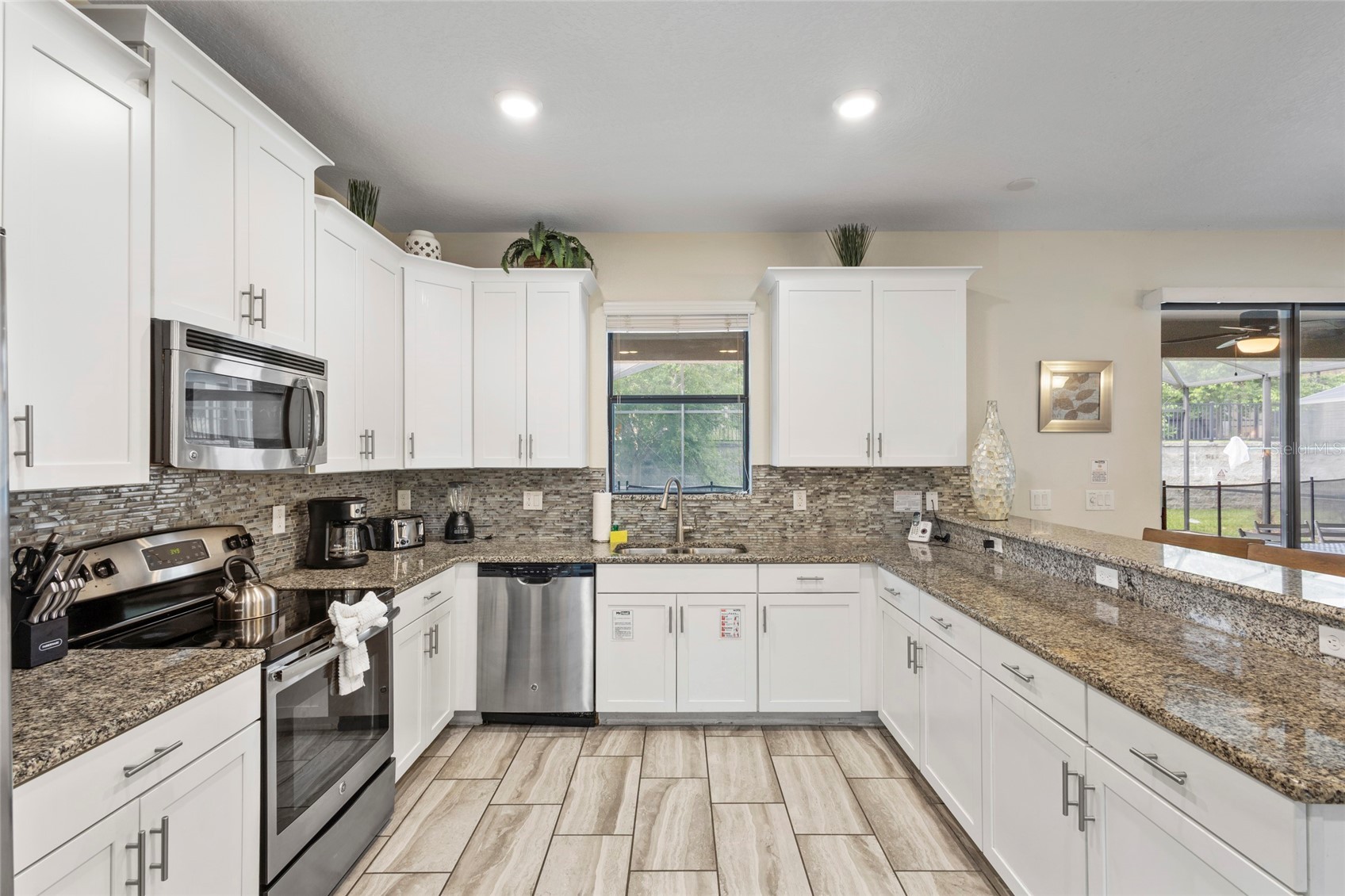 Slide show image of the Orlando Florida Home for Sale 11