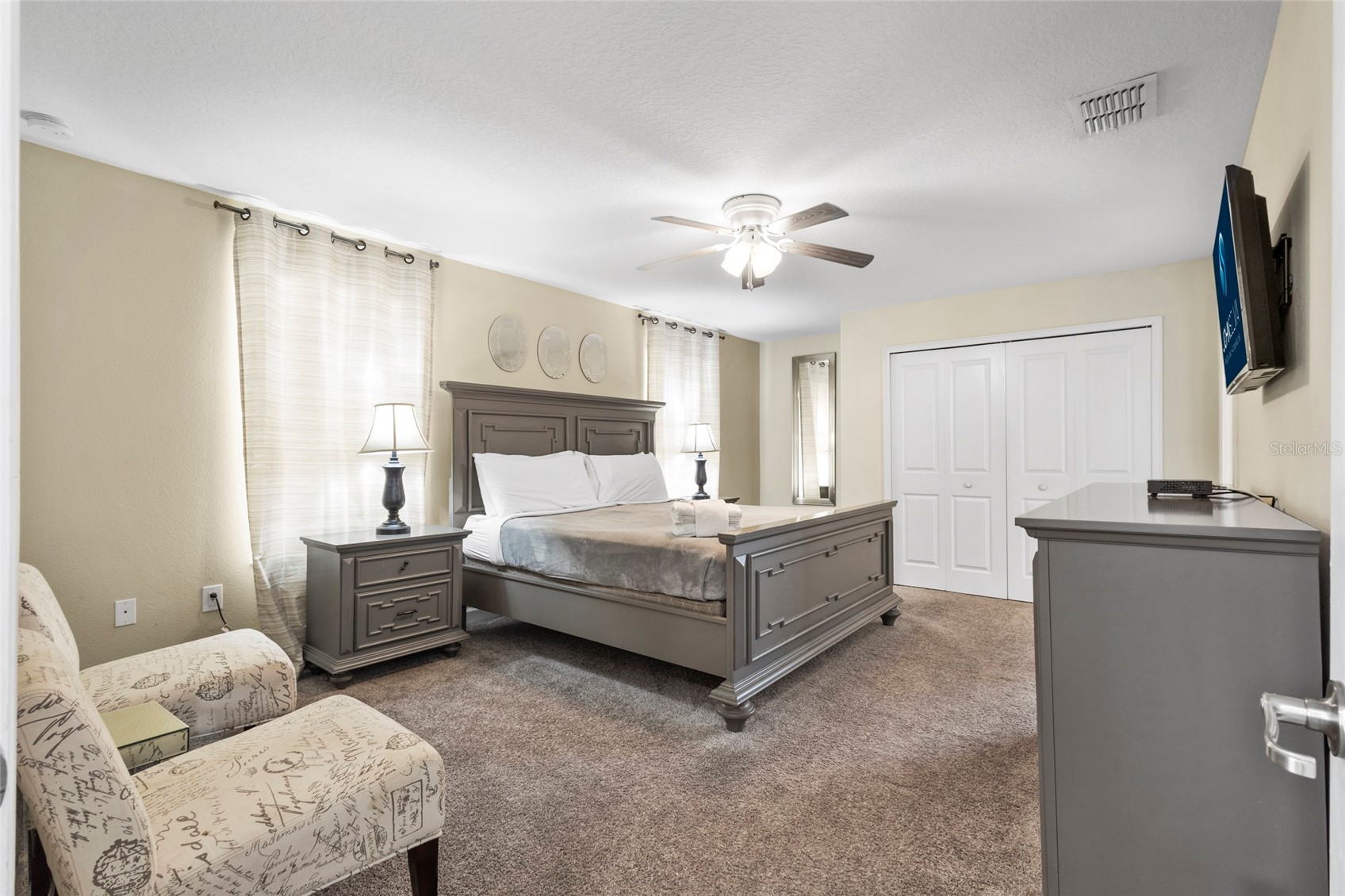 Slide show image of the Orlando Florida Home for Sale 14