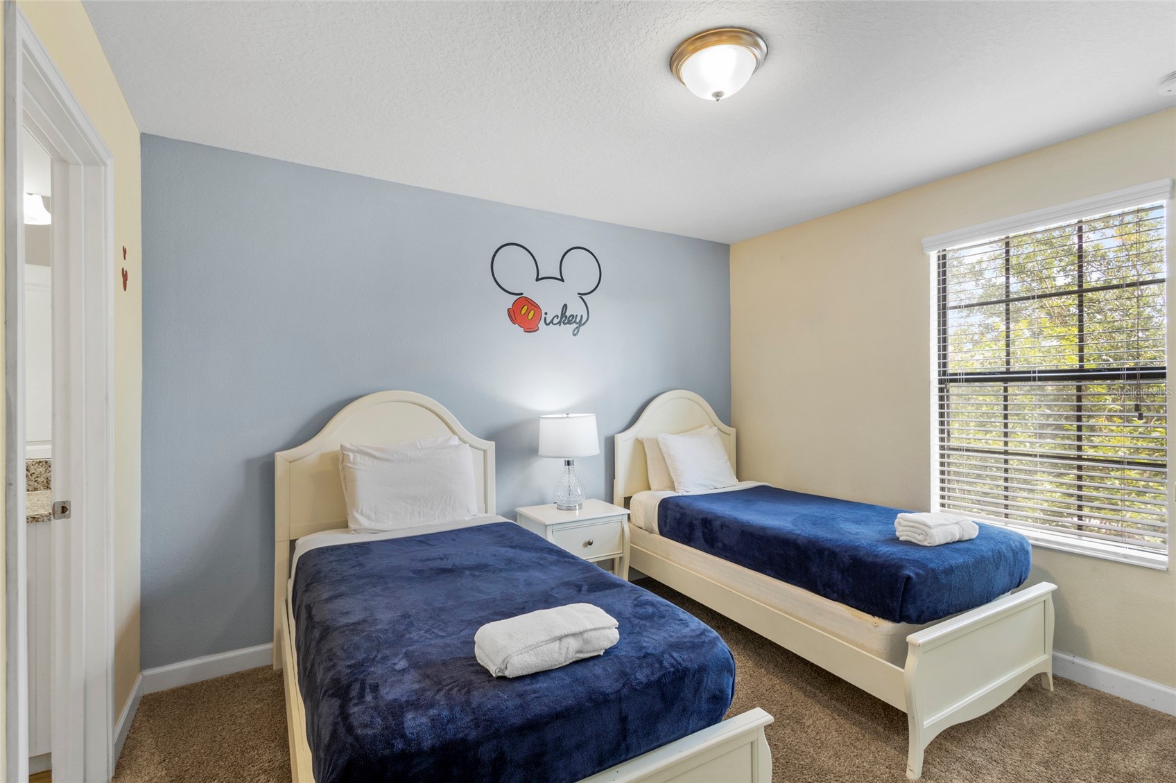 Slide show image of the Orlando Florida Home for Sale 15