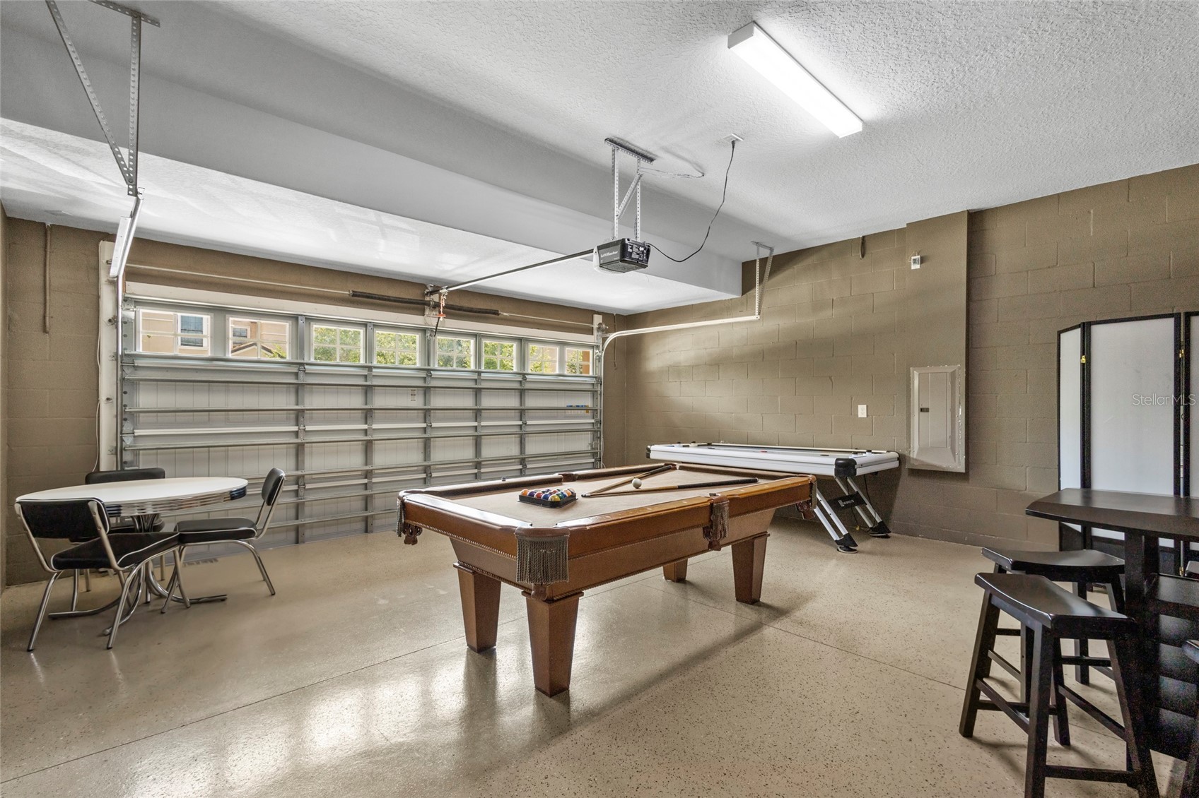 Slide show image of the Orlando Florida Home for Sale 32