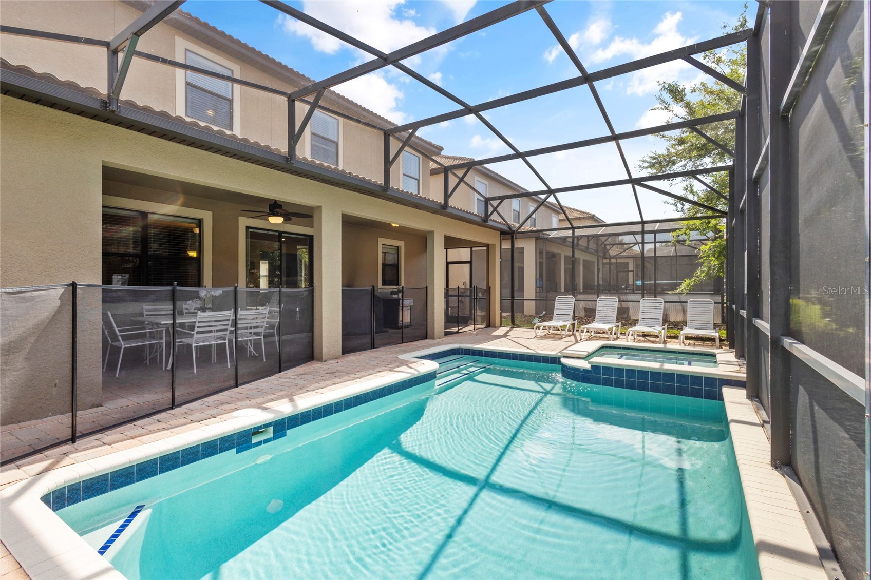 Slide show image of the Orlando Florida Home for Sale 38