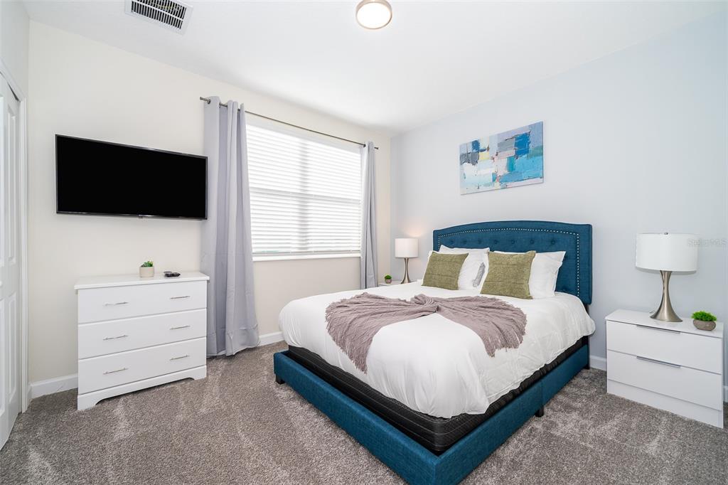 Slide show image of the Orlando Florida Home for Sale 13