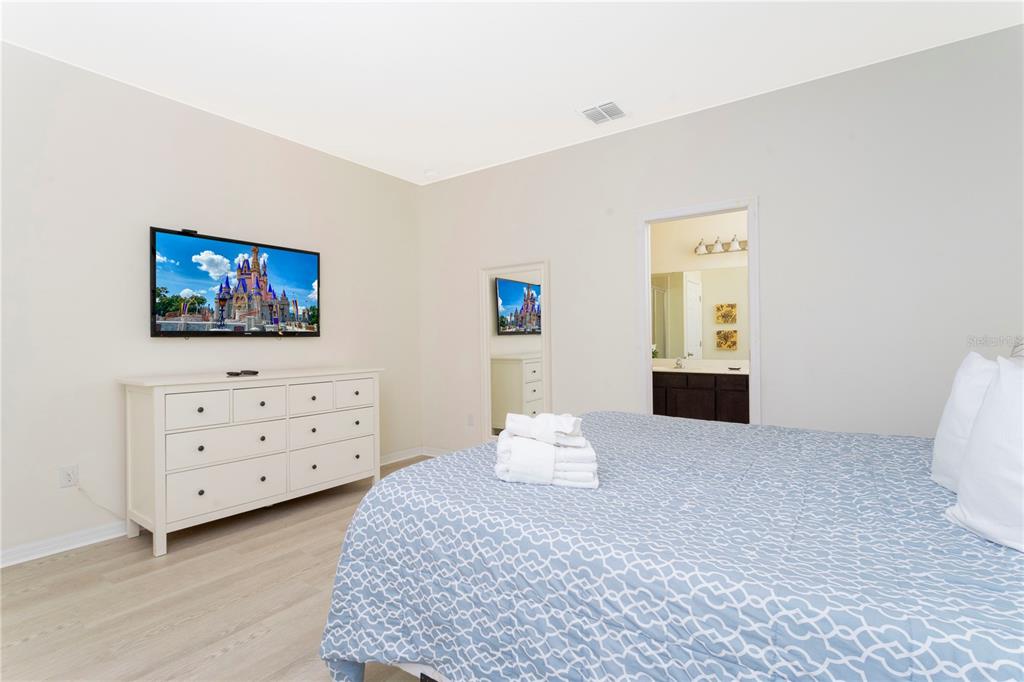 Slide show image of the Orlando Florida Home for Sale 11