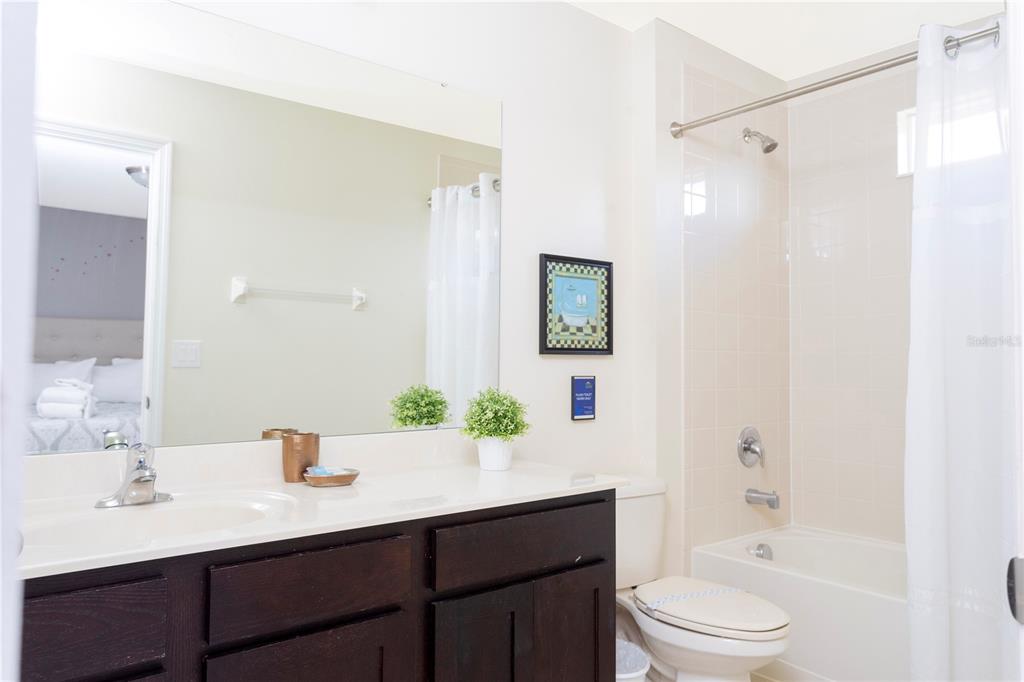 Slide show image of the Orlando Florida Home for Sale 19