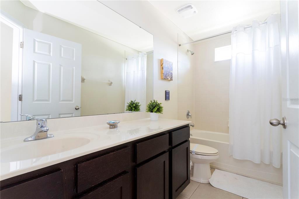 Slide show image of the Orlando Florida Home for Sale 23