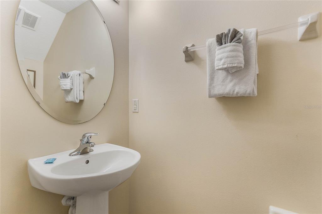 Slide show image of the Orlando Florida Home for Sale 27