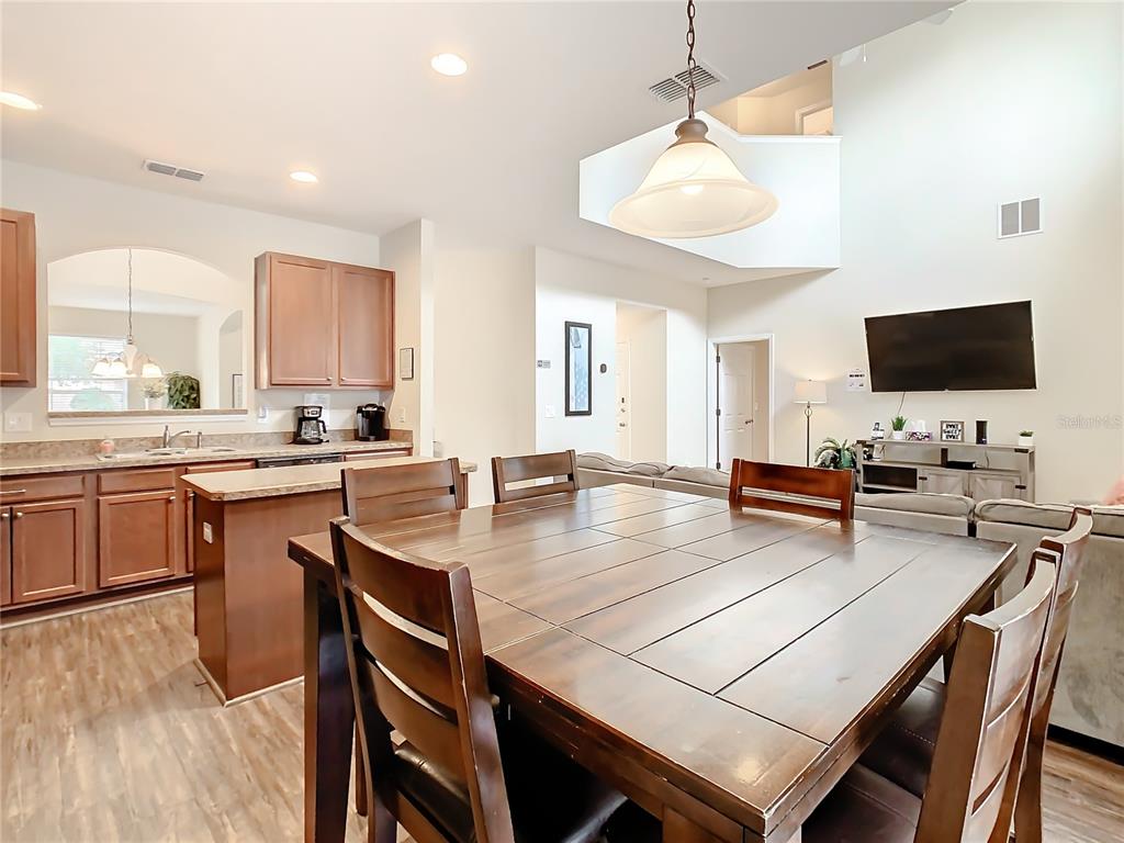 Slide show image of the Orlando Florida Home for Sale 18