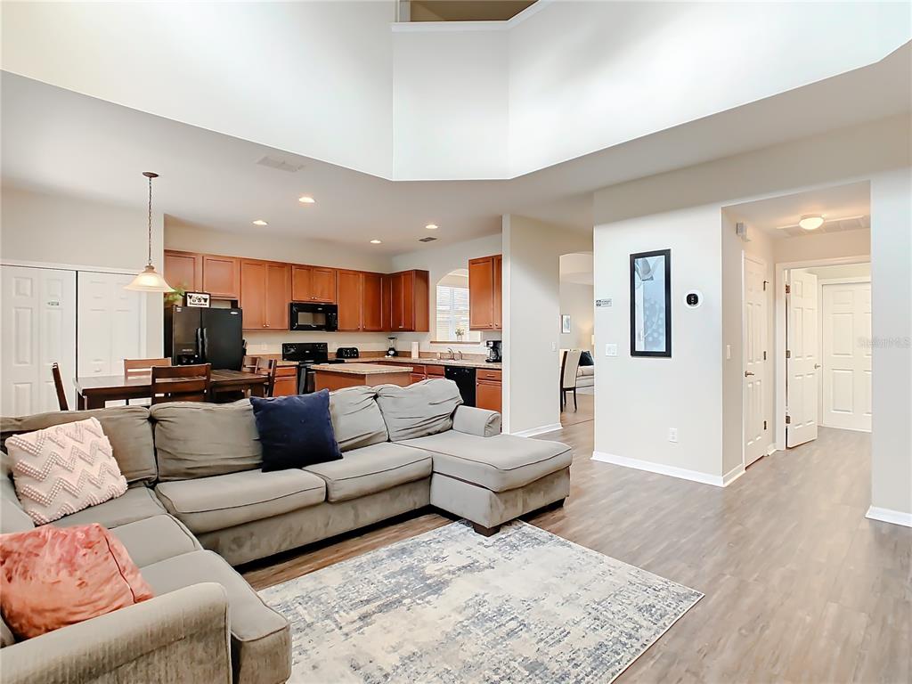 Slide show image of the Orlando Florida Home for Sale 25