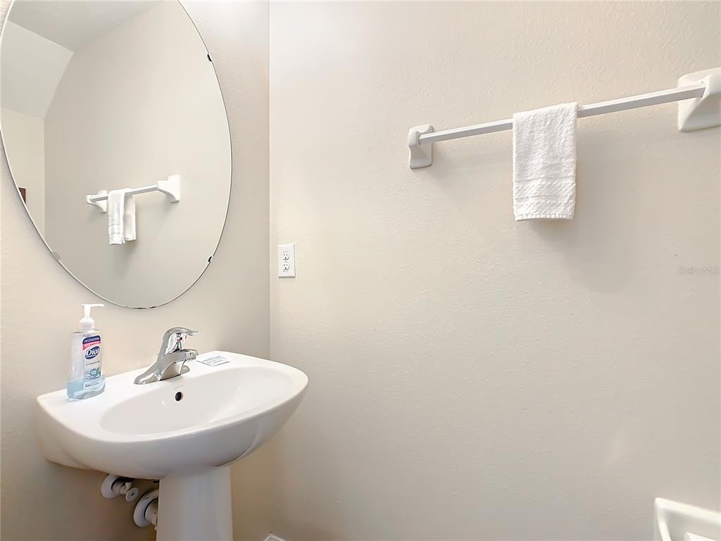 Slide show image of the Orlando Florida Home for Sale 26