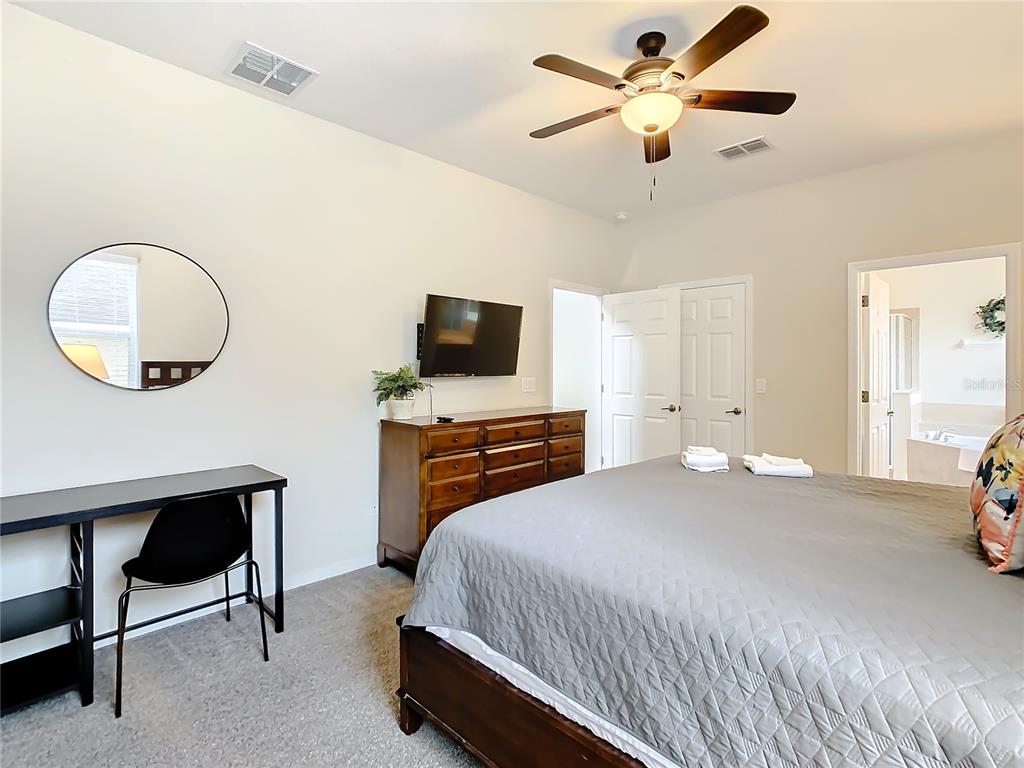 Slide show image of the Orlando Florida Home for Sale 30