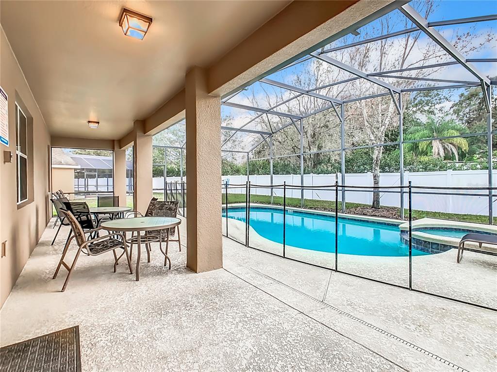 Slide show image of the Orlando Florida Home for Sale 42