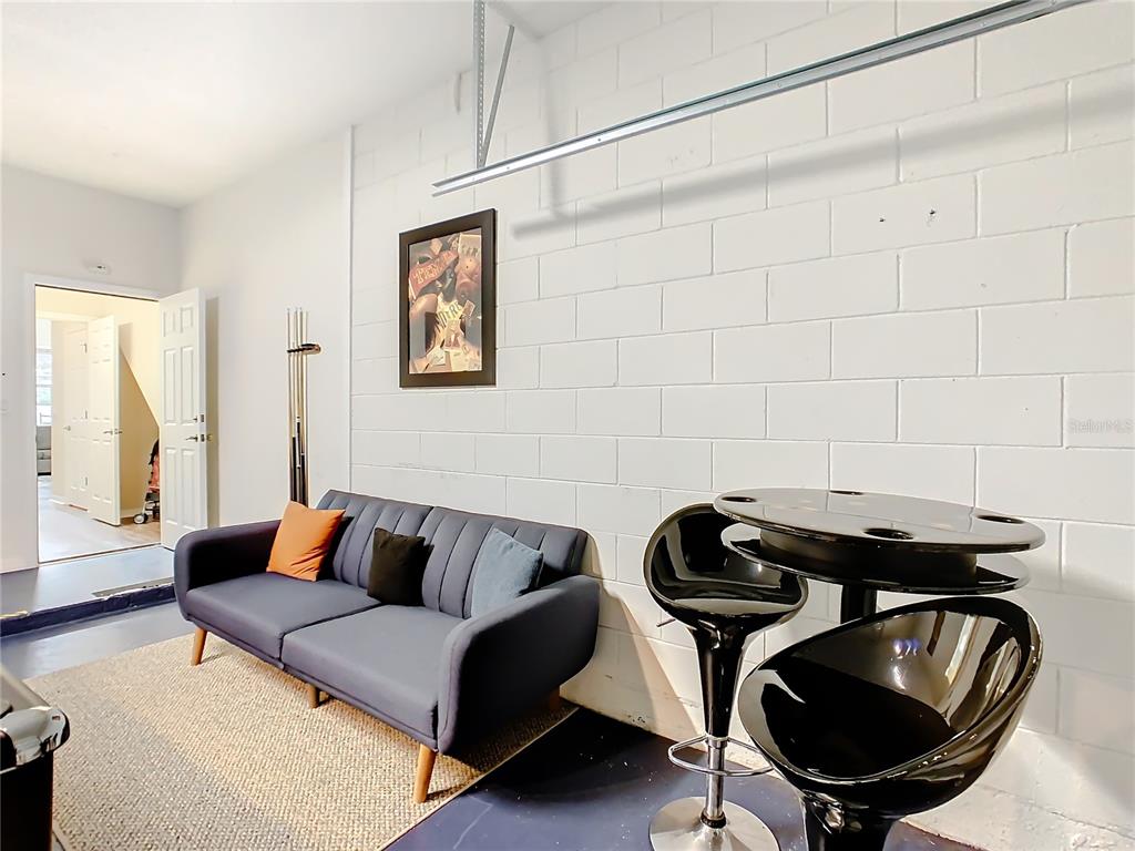 Slide show image of the Orlando Florida Home for Sale 49