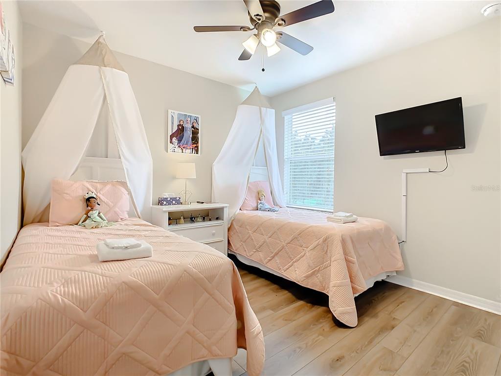 Slide show image of the Orlando Florida Home for Sale 77