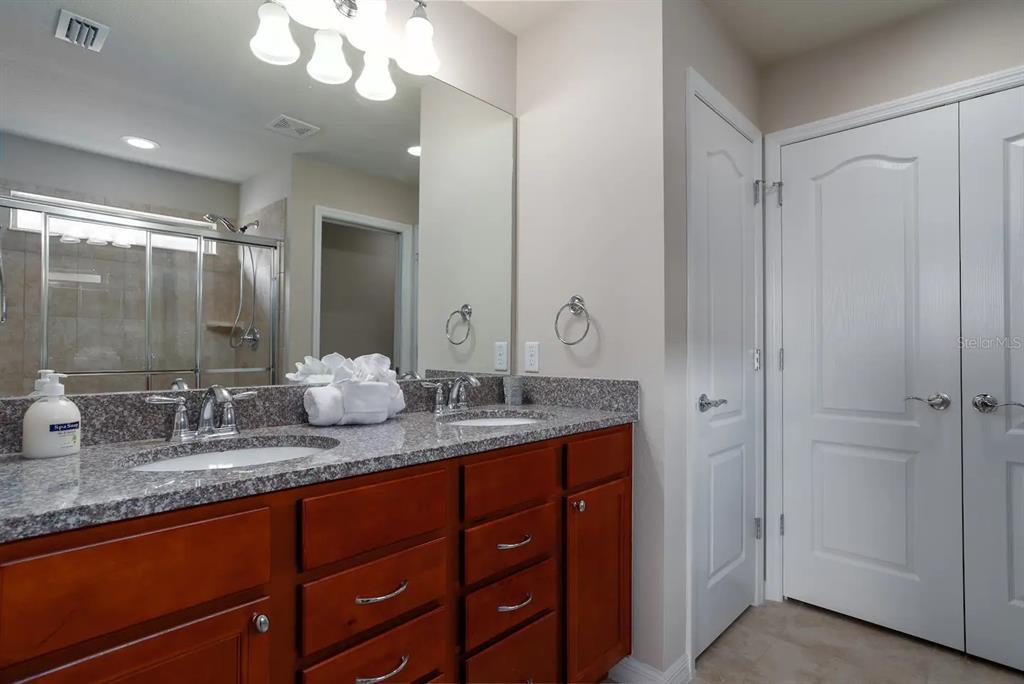 Slide show image of the Orlando Florida Home for Sale 19