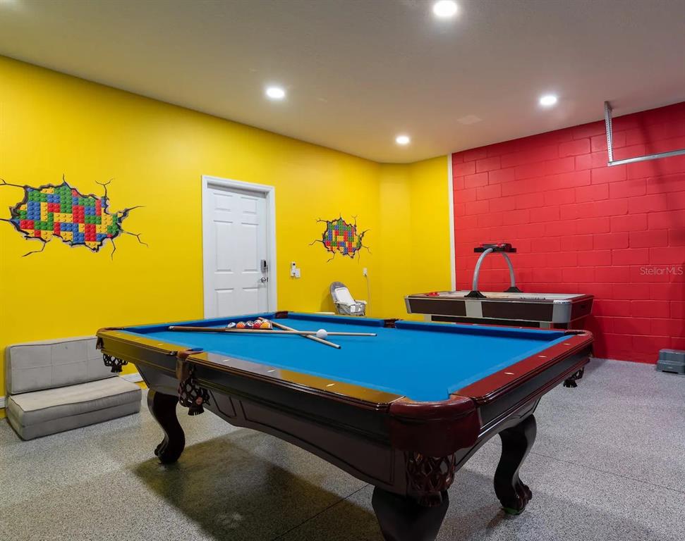 Slide show image of the Orlando Florida Home for Sale 34