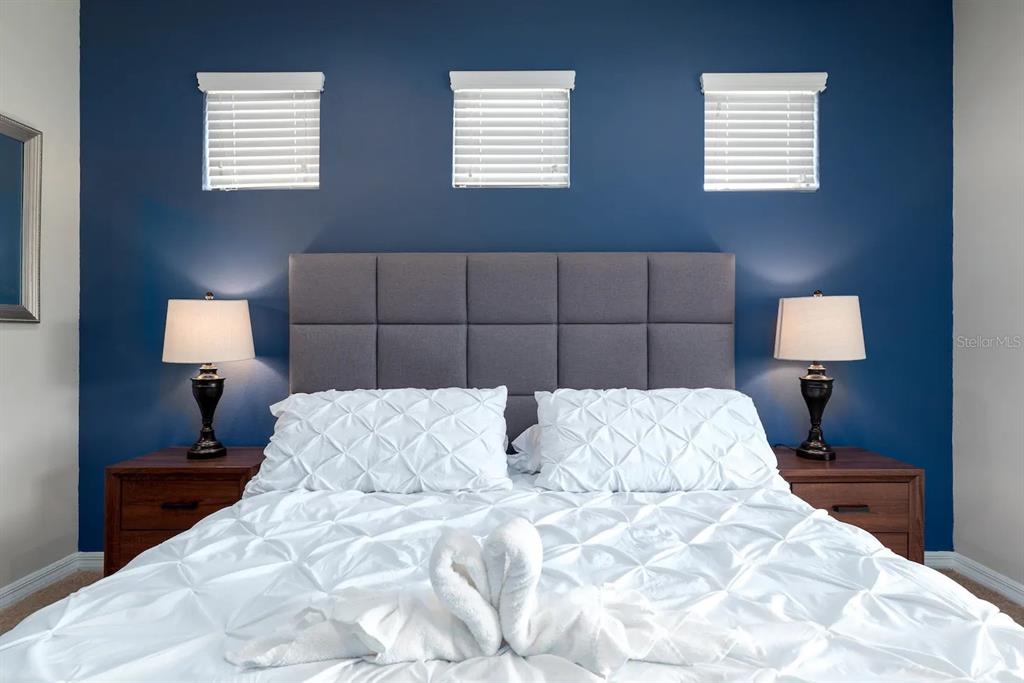 Slide show image of the Orlando Florida Home for Sale 36