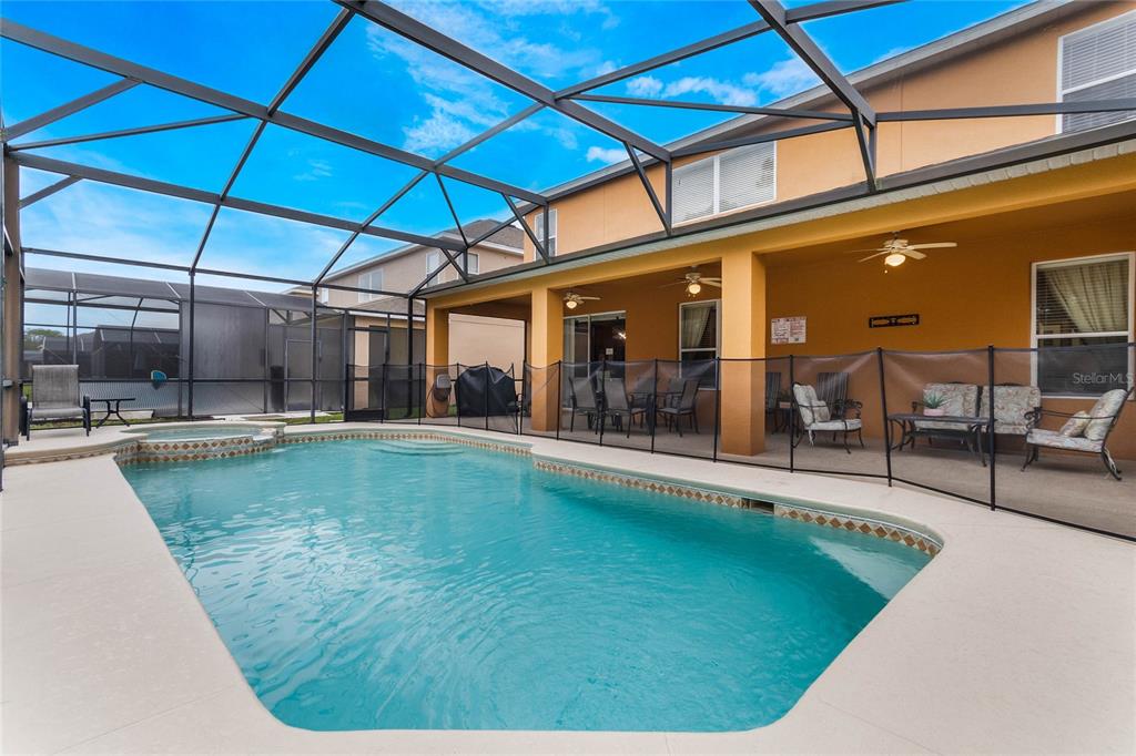 Slide show image of the Orlando Florida Home for Sale 32