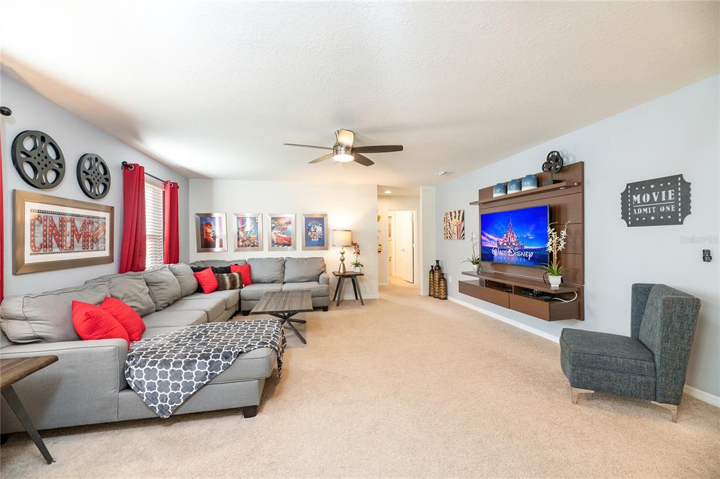 Slide show image of the Orlando Florida Home for Sale 18