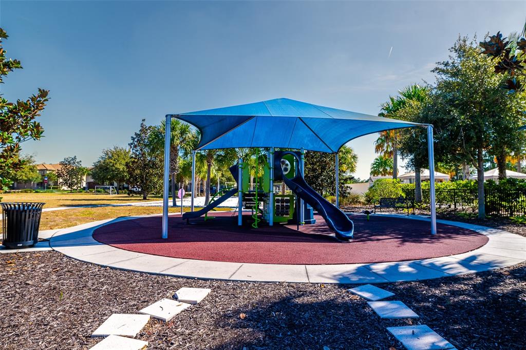 Slide show image of the Orlando Florida Home for Sale 46