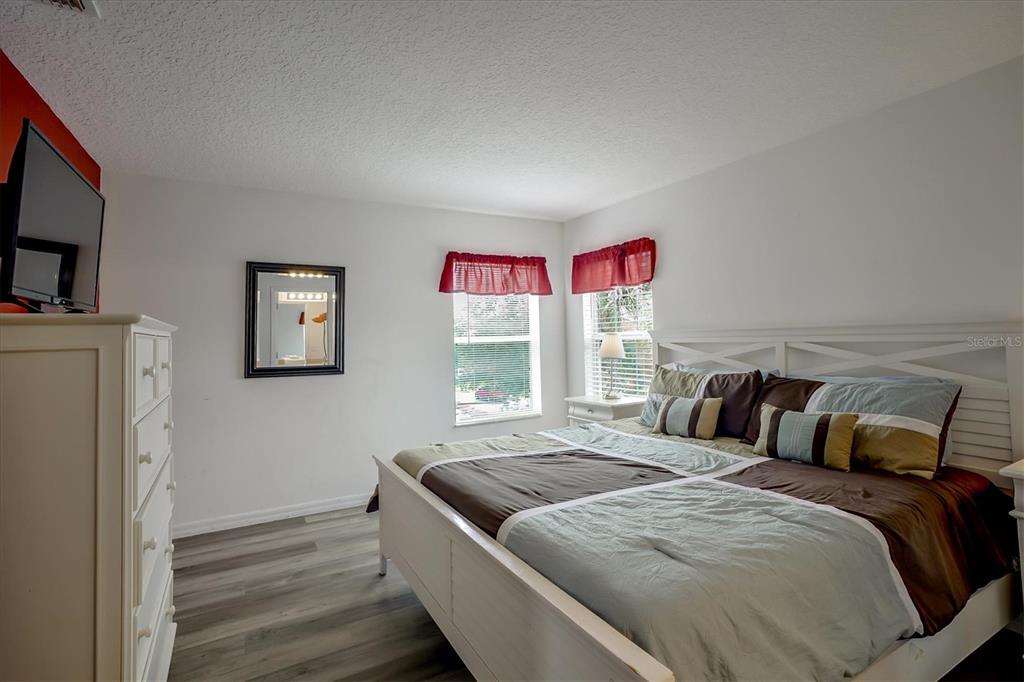 Slide show image of the Orlando Florida Home for Sale 28