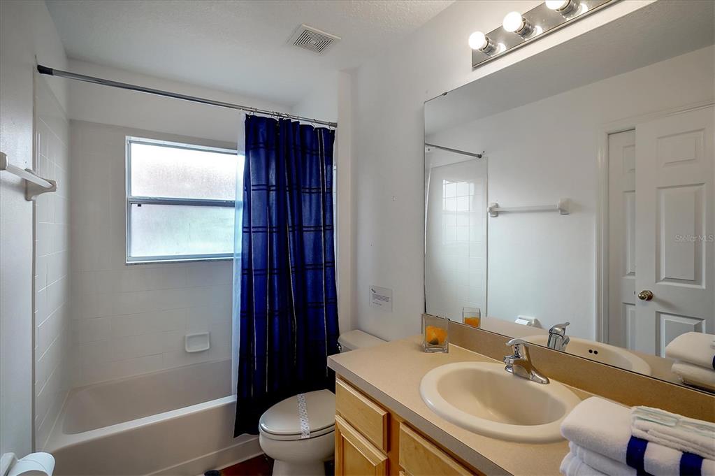 Slide show image of the Orlando Florida Home for Sale 34