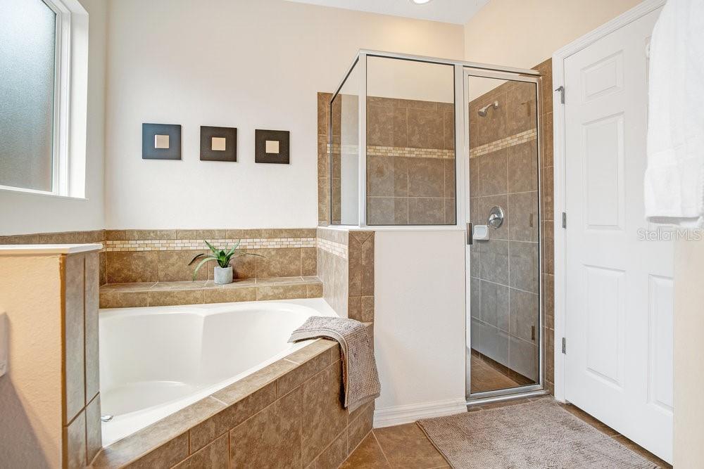 Slide show image of the Orlando Florida Home for Sale 16