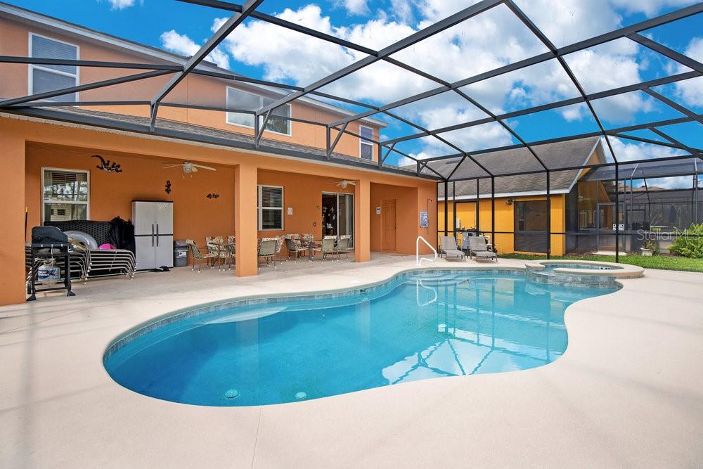 Slide show image of the Orlando Florida Home for Sale 35