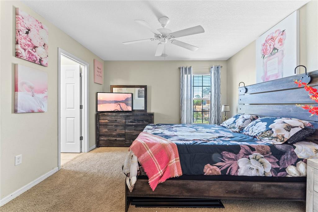 Slide show image of the Orlando Florida Home for Sale 16