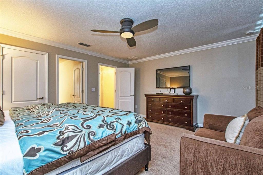 Slide show image of the Orlando Florida Home for Sale 26