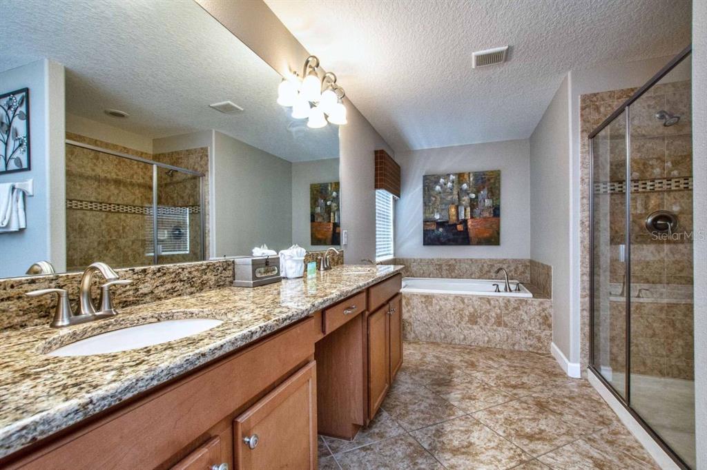 Slide show image of the Orlando Florida Home for Sale 27