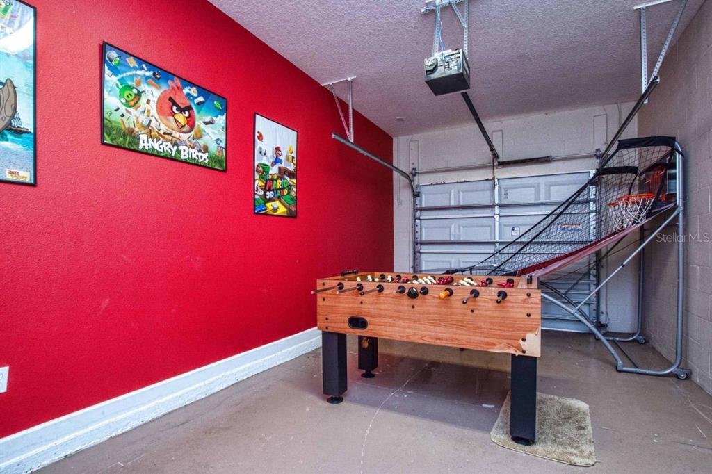 Slide show image of the Orlando Florida Home for Sale 38