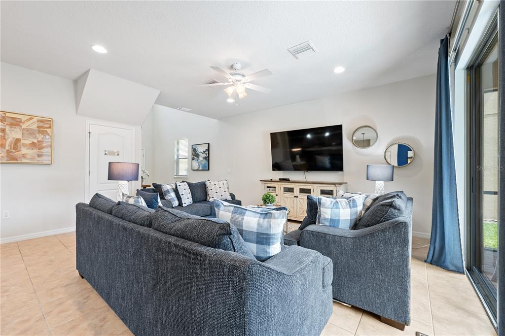 Slide show image of the Orlando Florida Home for Sale 18