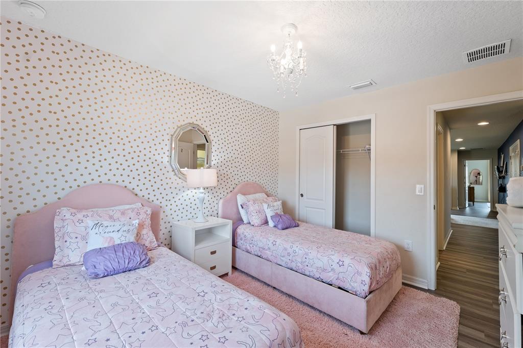 Slide show image of the Orlando Florida Home for Sale 34