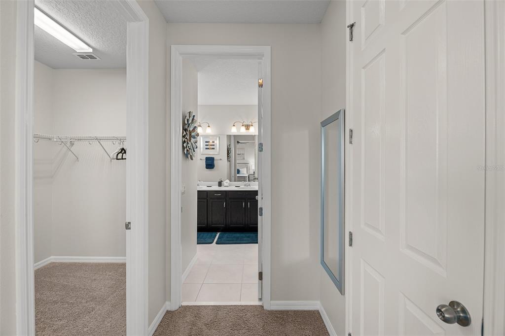 Slide show image of the Orlando Florida Home for Sale 43