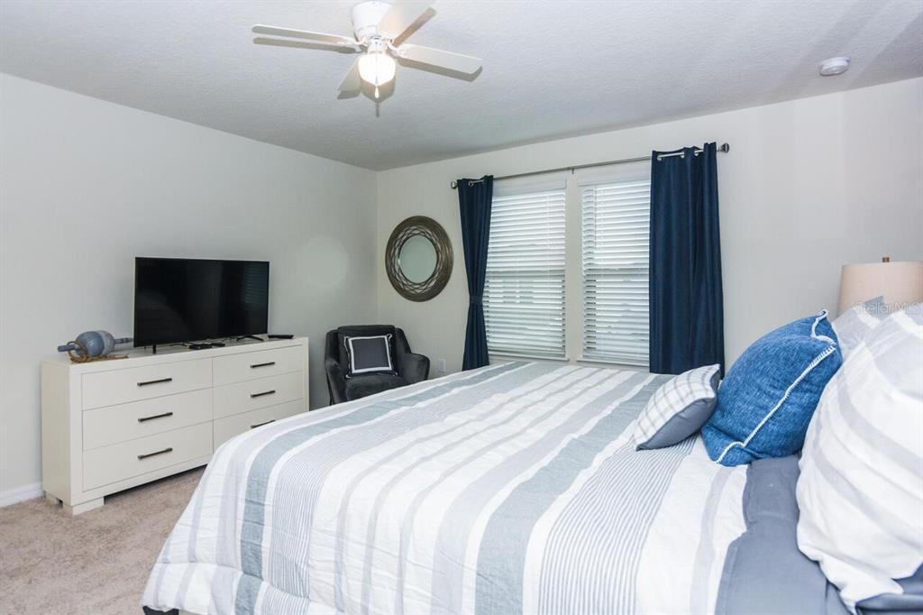 Slide show image of the Orlando Florida Home for Sale 12