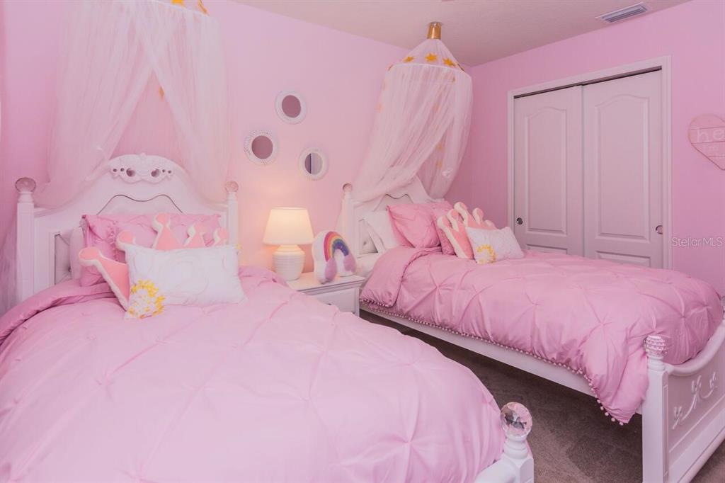 Slide show image of the Orlando Florida Home for Sale 21