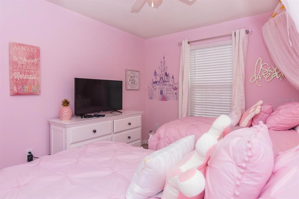 Slide show image of the Orlando Florida Home for Sale 22