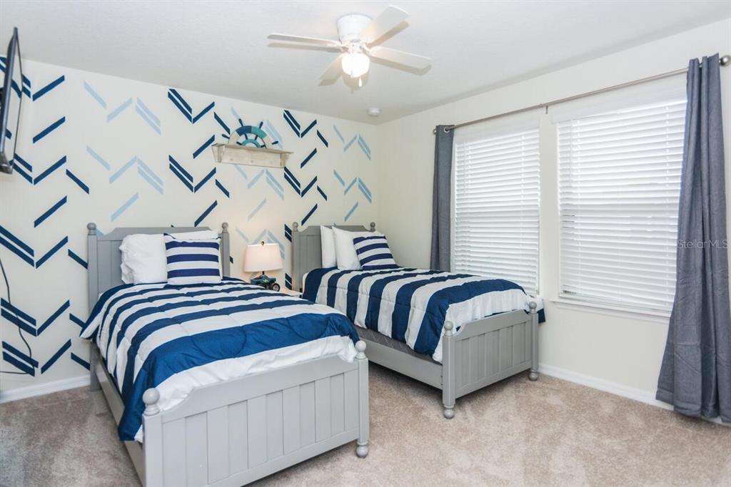 Slide show image of the Orlando Florida Home for Sale 37