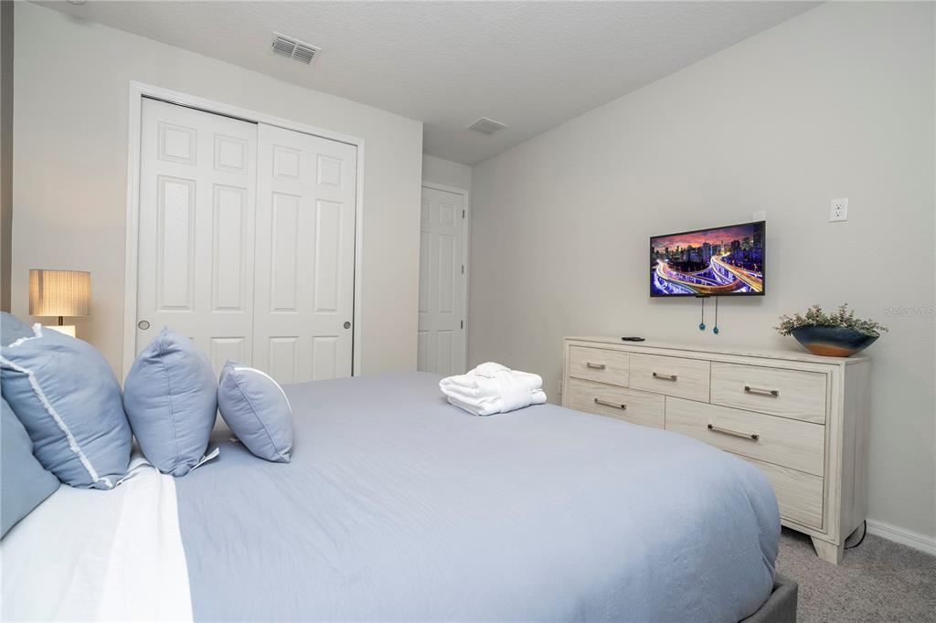 Slide show image of the Orlando Florida Home for Sale 22