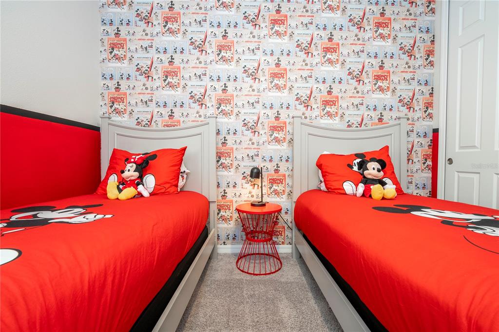 Slide show image of the Orlando Florida Home for Sale 40