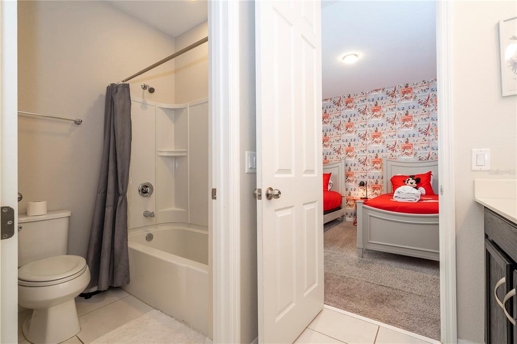 Slide show image of the Orlando Florida Home for Sale 44