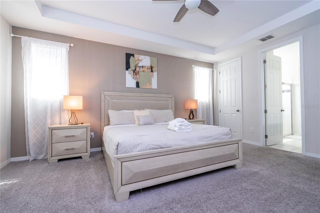 Slide show image of the Orlando Florida Home for Sale 47