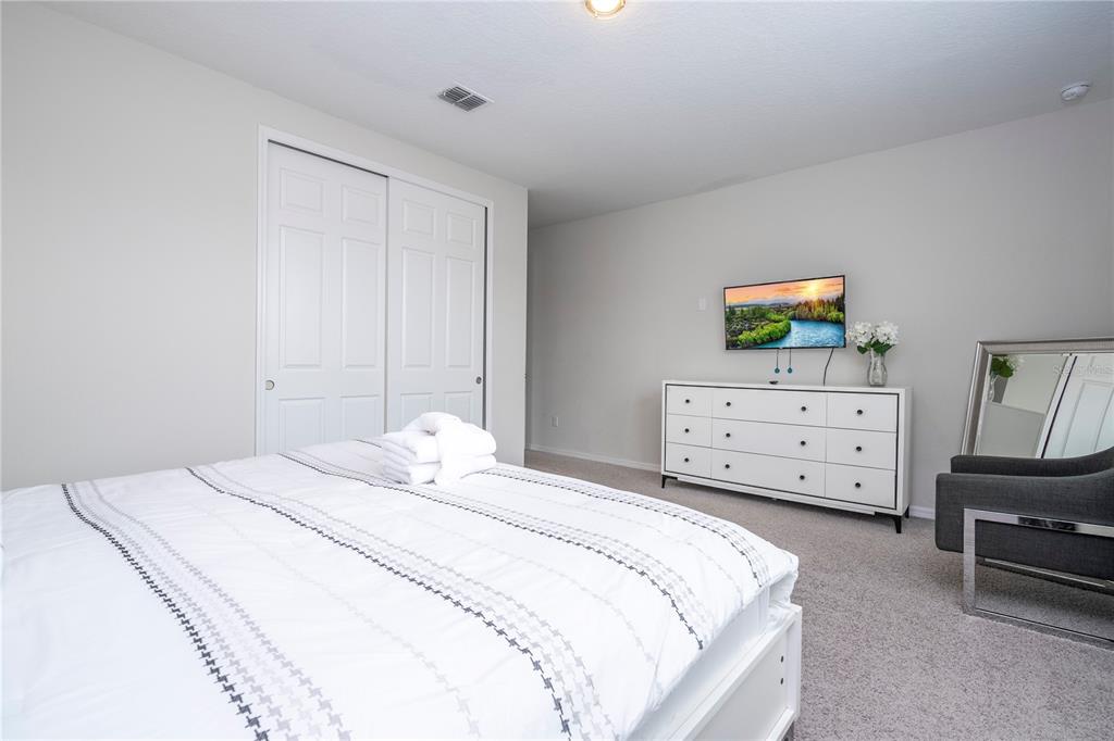 Slide show image of the Orlando Florida Home for Sale 67