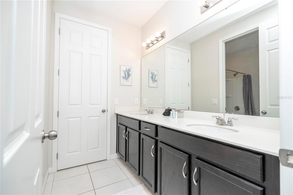 Slide show image of the Orlando Florida Home for Sale 69